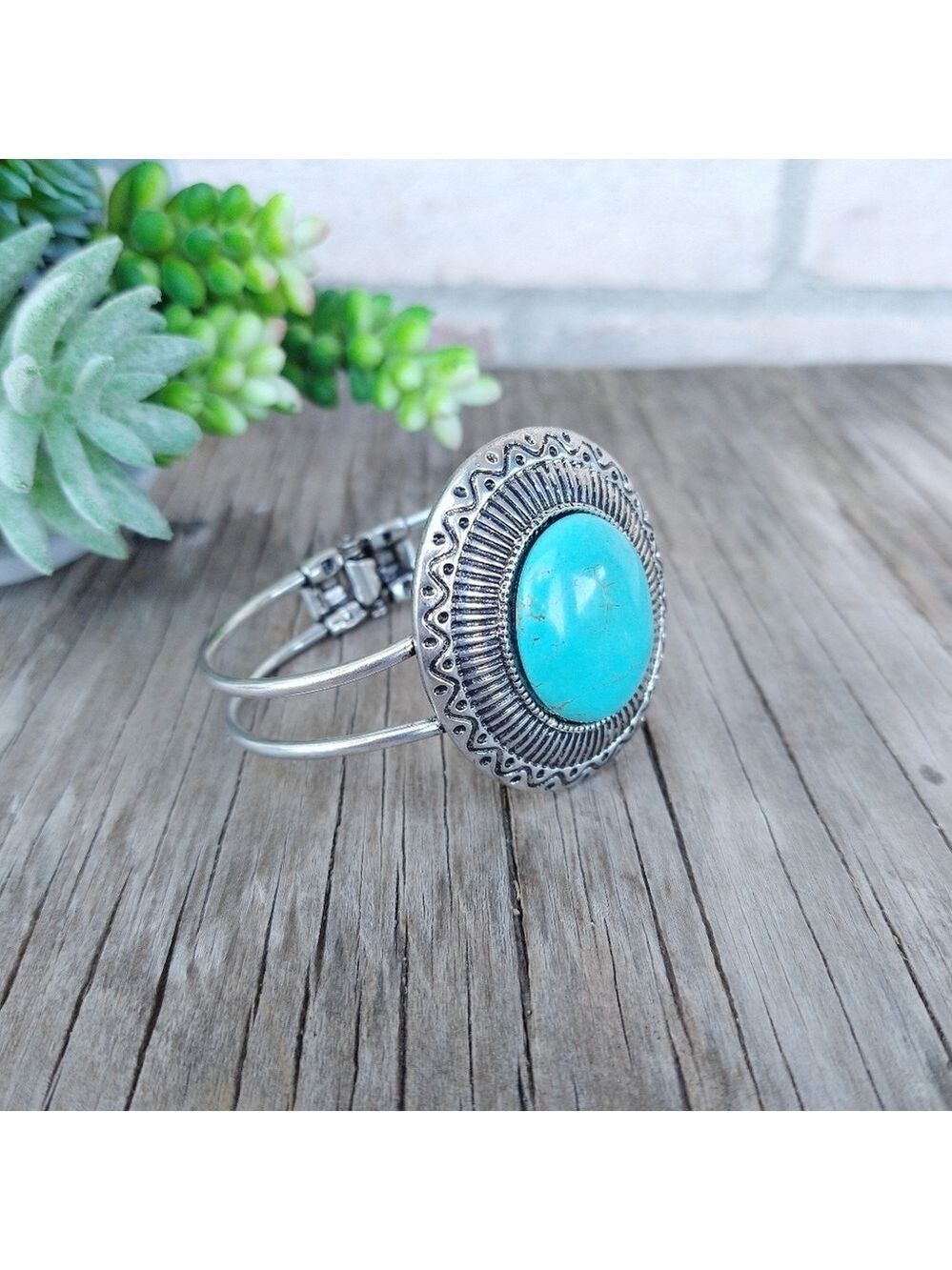Western Style Turquoise Bangle Cuff Bracelet - Picture 4 of 6